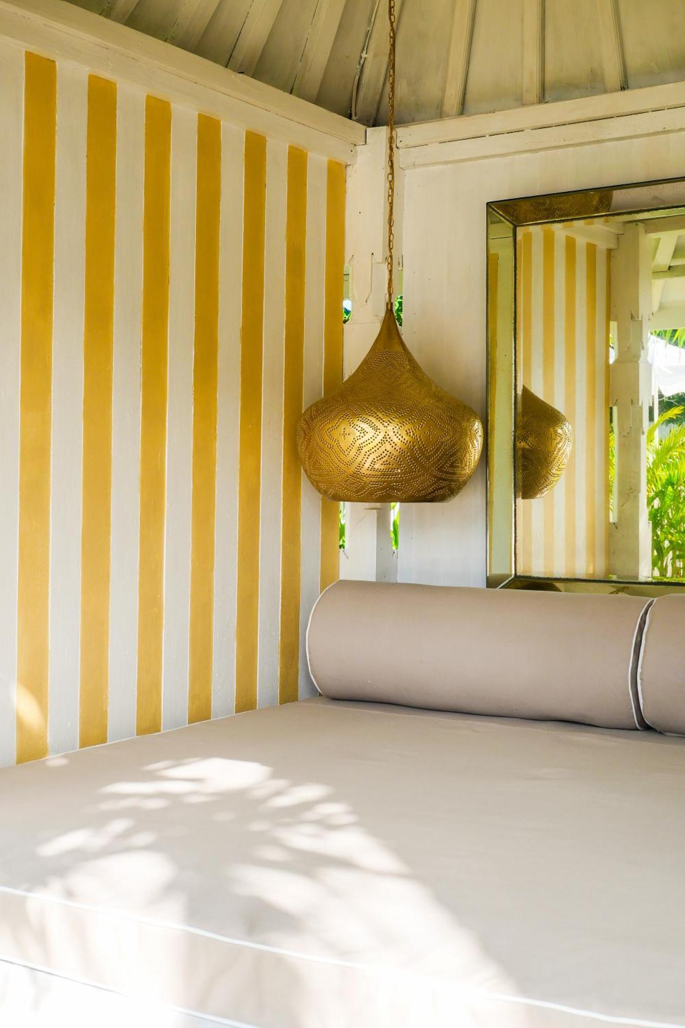 Ria Uluwatu, Tropical Chic Hotel Kültér fotó