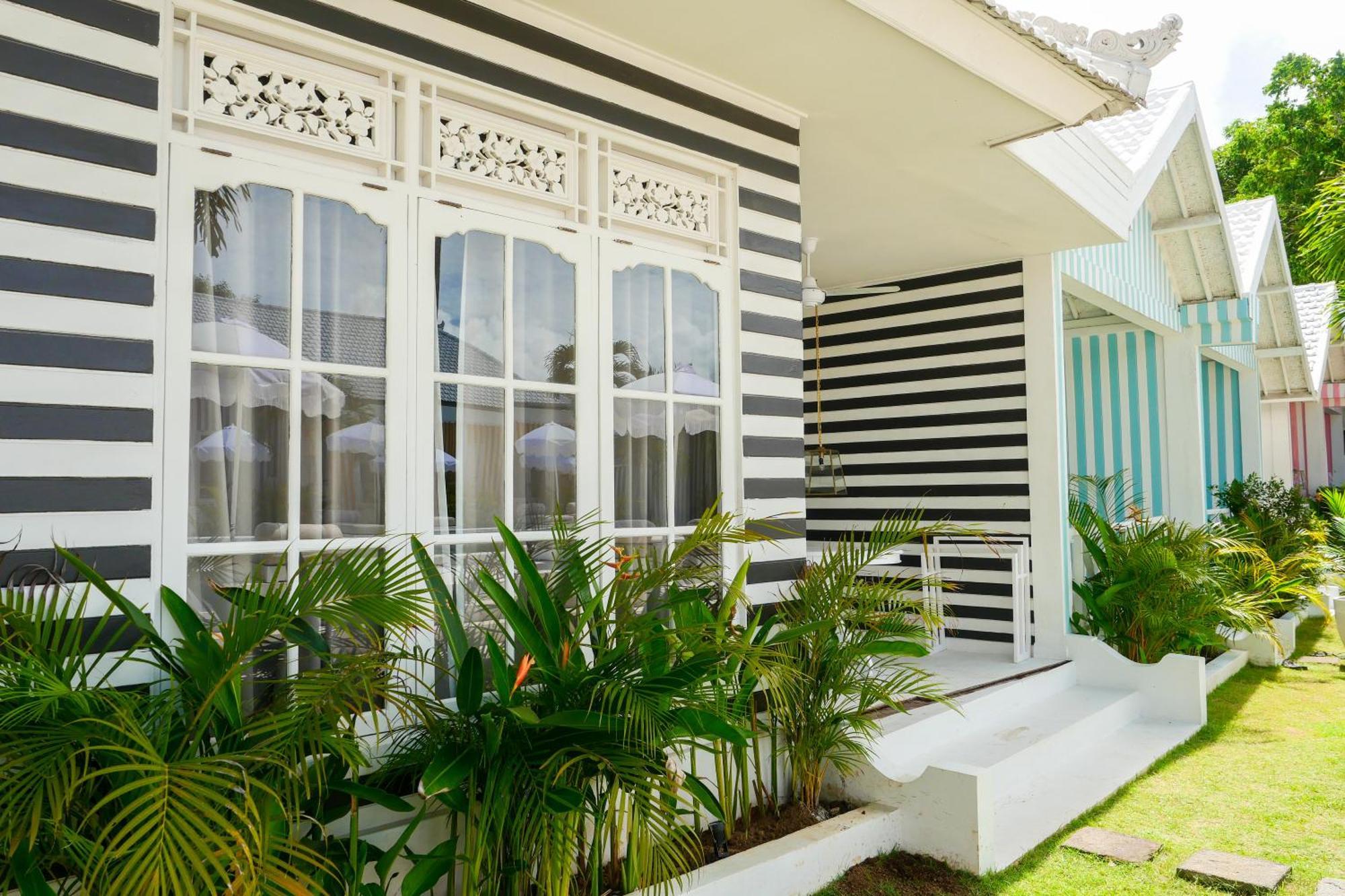 Ria Uluwatu, Tropical Chic Hotel Kültér fotó