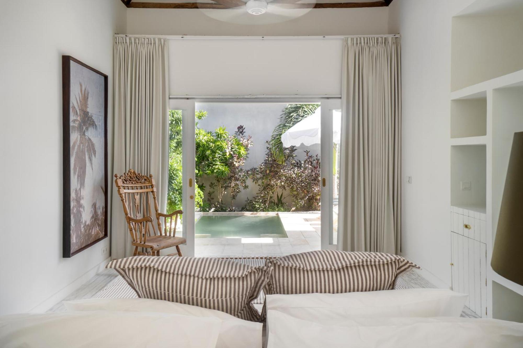 Ria Uluwatu, Tropical Chic Hotel Kültér fotó